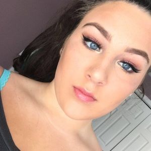 Meet your Posher, Michaela